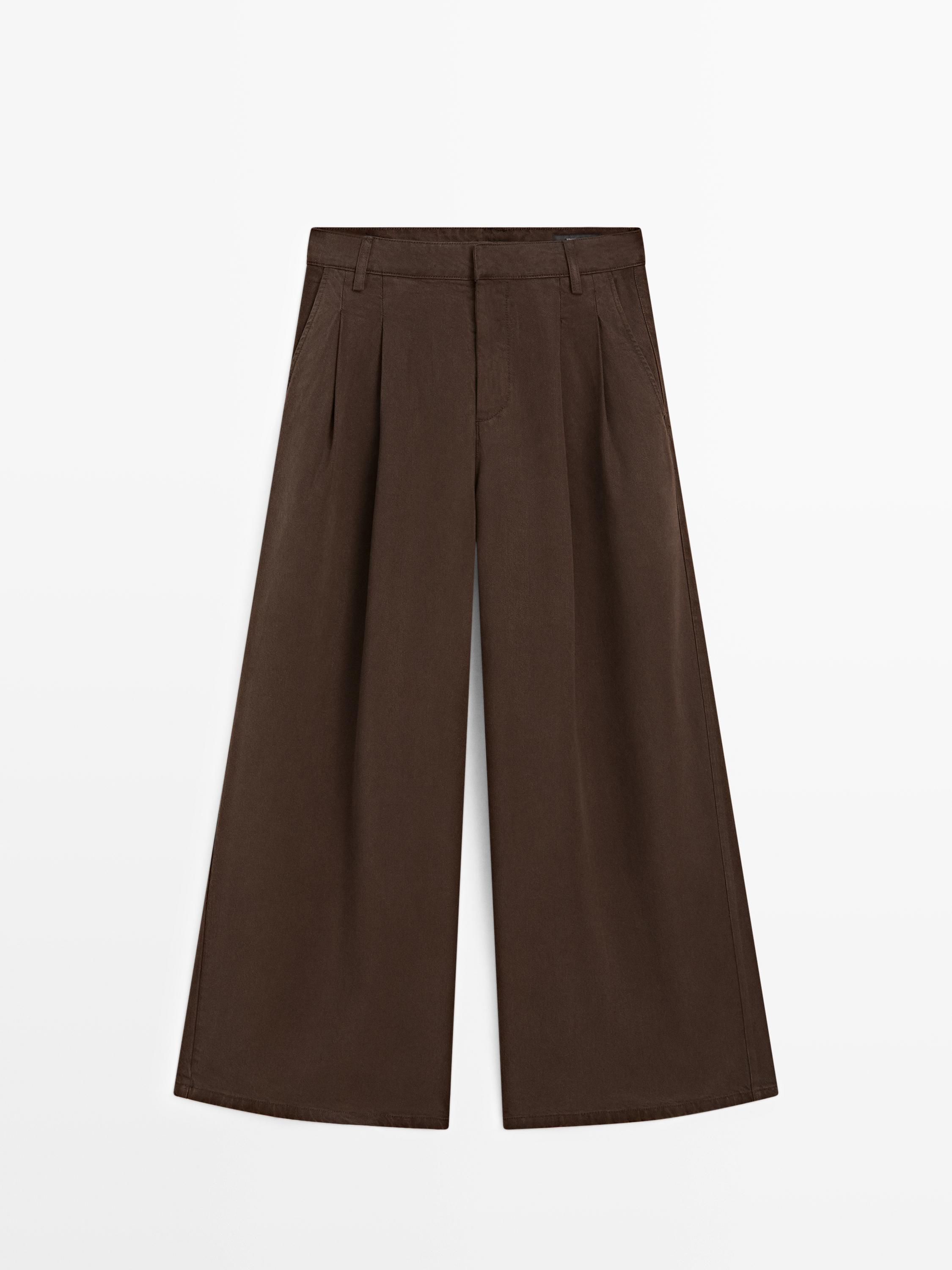 Pleated wide-leg pants